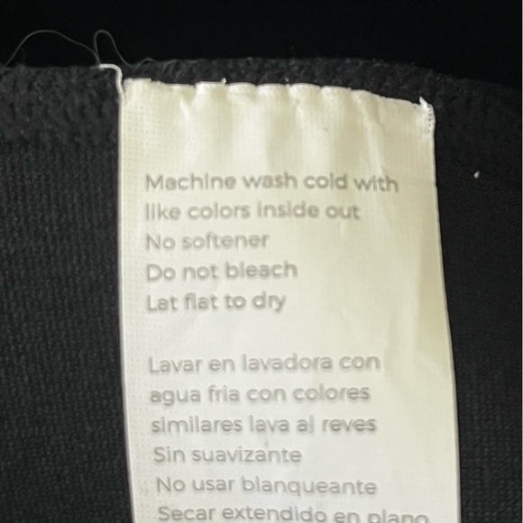 Fabletics black textured patterned knit leggings, size small. - Picture 8 of 8